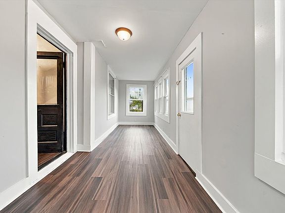 3rd image of 607 N 1st St
