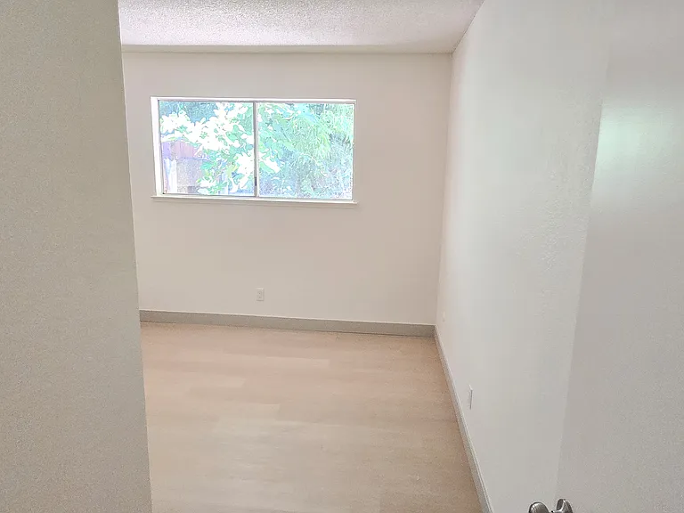 5031 Sparrow Ct — Photo 12