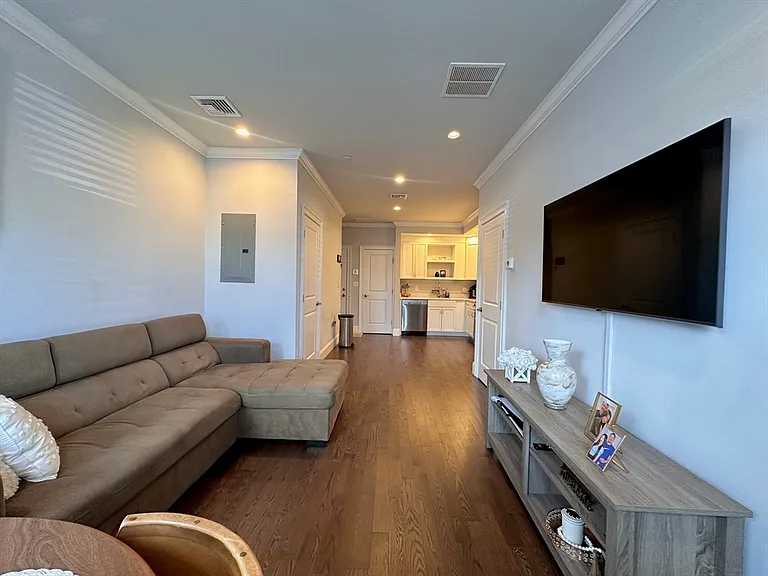 371 Main St #4 — Photo 5