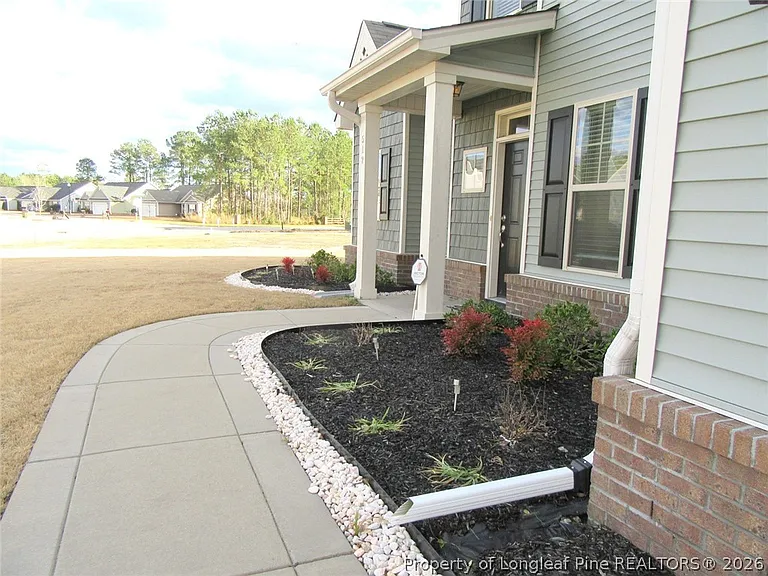 512 Rossendale Dr — Photo 4