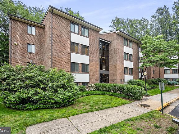 2nd image of 1423 Northgate Sq Unit 11
