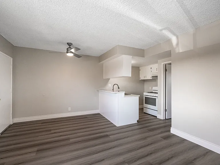 1431 N Citrus Ave #B7 — Photo 2
