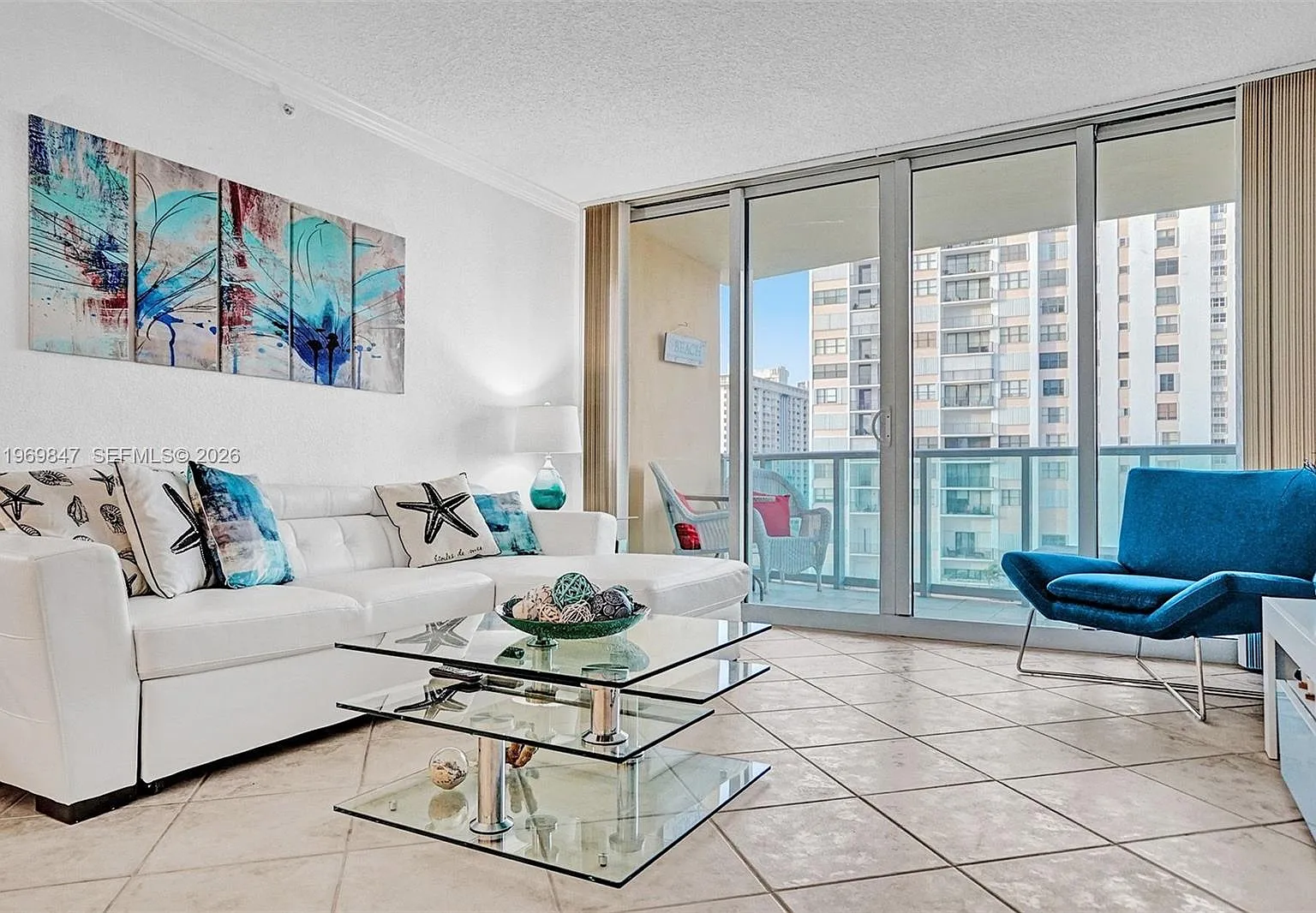 Wave Condo — Photo 2