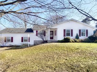 10 Pinon Dr, West Henrietta, NY 14586