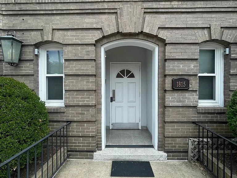 1815 18th St NW #302 — Photo 33