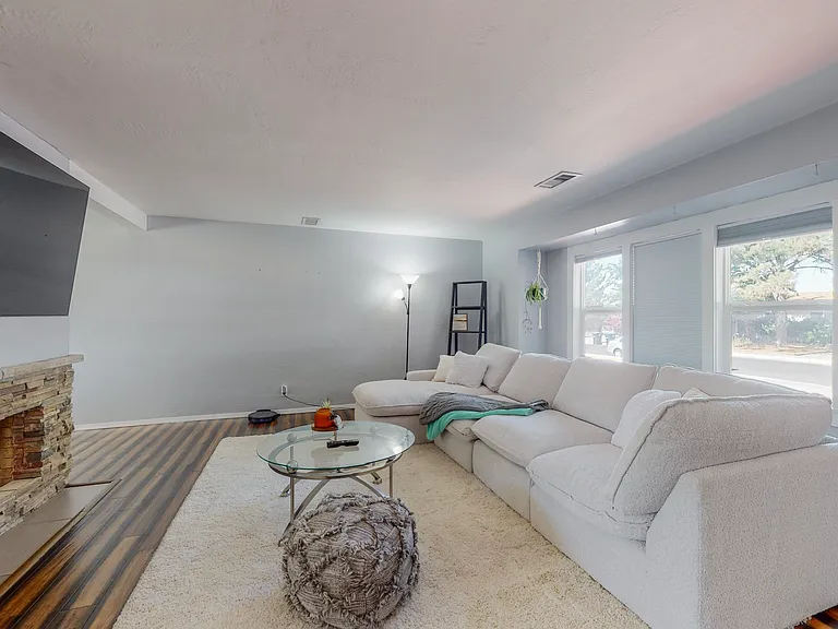 2810 Carolina St NE — Photo 36