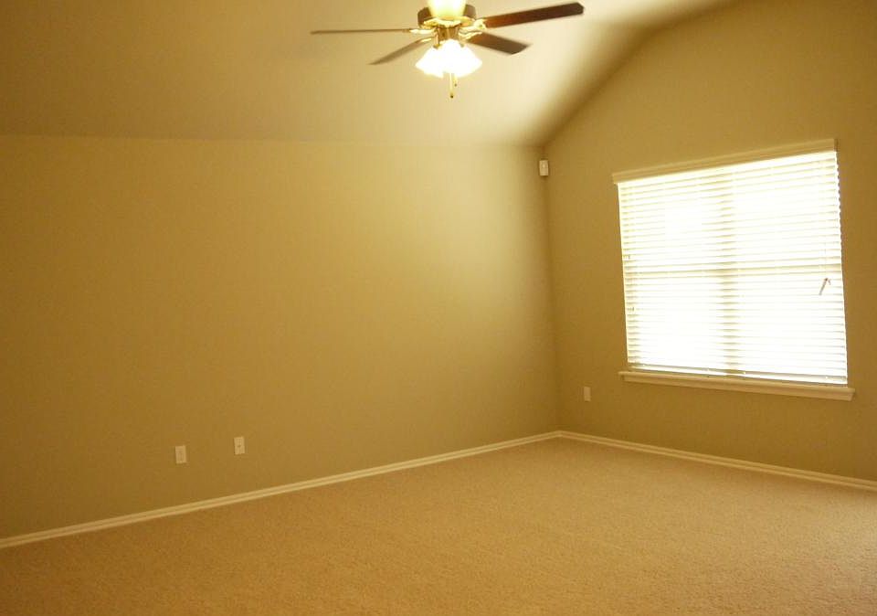 2nd image of 648 SW 37th St