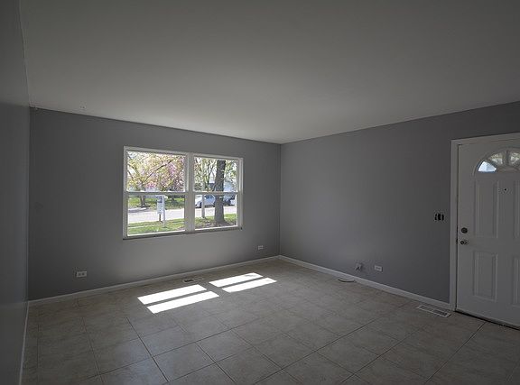 5th image of 92 Golden Dr