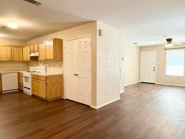 898 Advance St #898, San Marcos, TX 78666