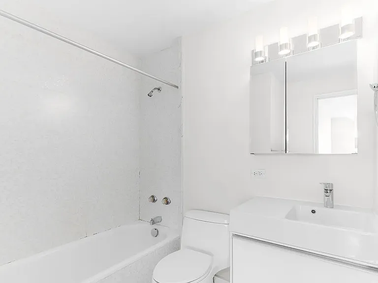 200 Rector Pl #28B — Photo 8