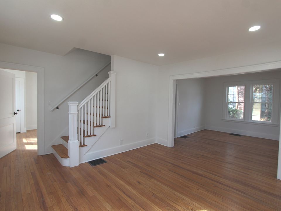 1st image of 20 Somerset Drive