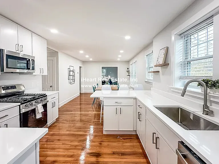6 bed, 3.0 bath, $5,500 — Photo 2