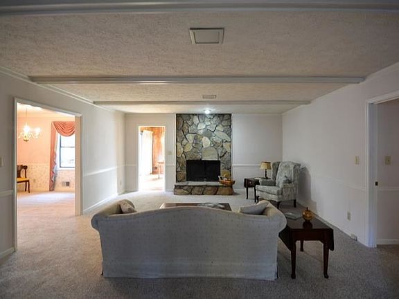5th image of 8274 Seven Oaks Dr