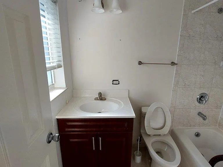 2624 NE 27th Ct — Photo 16