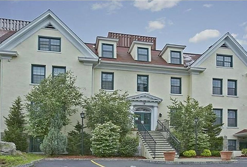 1st image of 325 Highland Ave APT 202