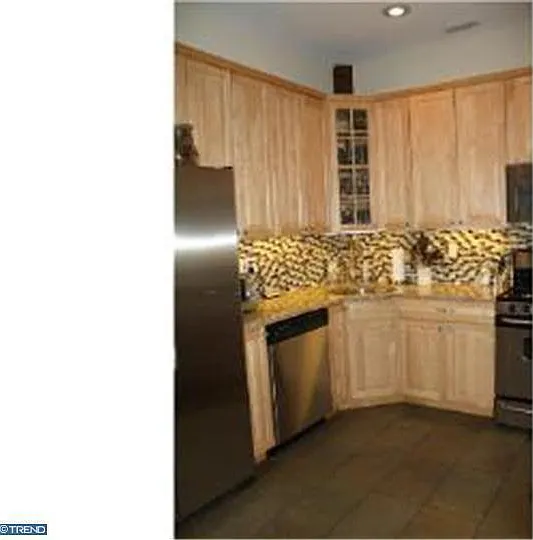 305 Shurs Ln — Photo 6