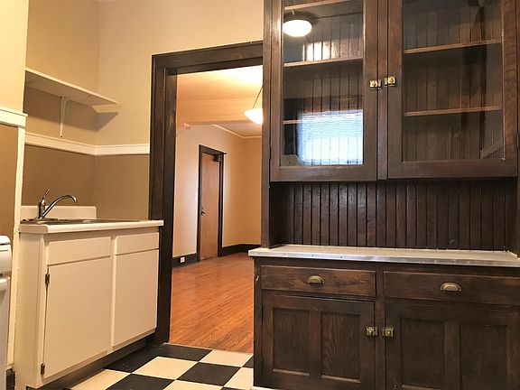 5th image of 2464 Harney St APT 11