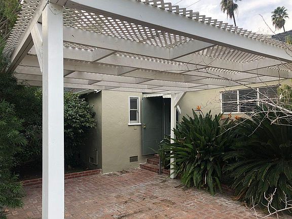 2nd image of 975 W Glenoaks Blvd