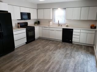 4923 Robin Dr, Bellevue, NE 68157