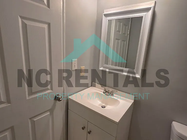 1410 Maple St — Photo 11