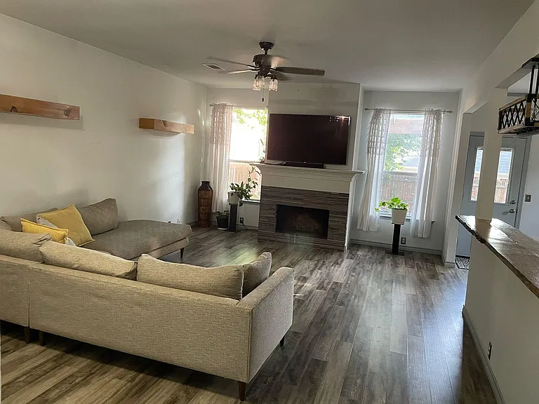 1905 Barrens Cir — Photo 3