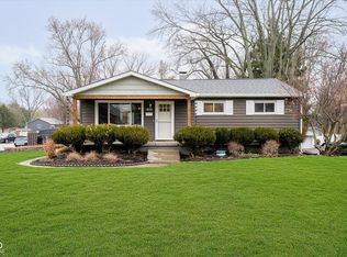 900 W Oak St, Zionsville, IN 46077
