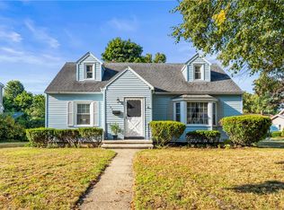 105 Kingsley Rd, Rochester, NY 14612