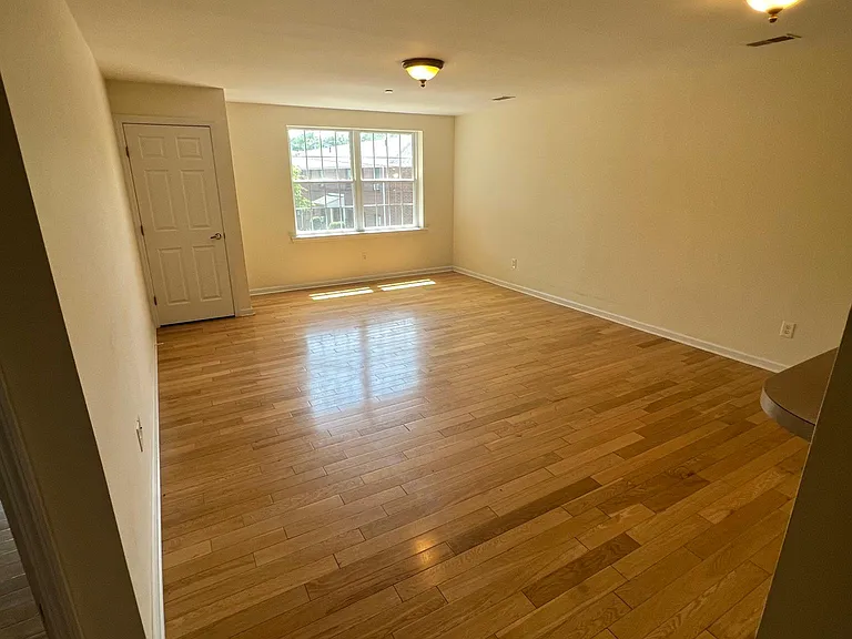 478 Essex St #B — Photo 2