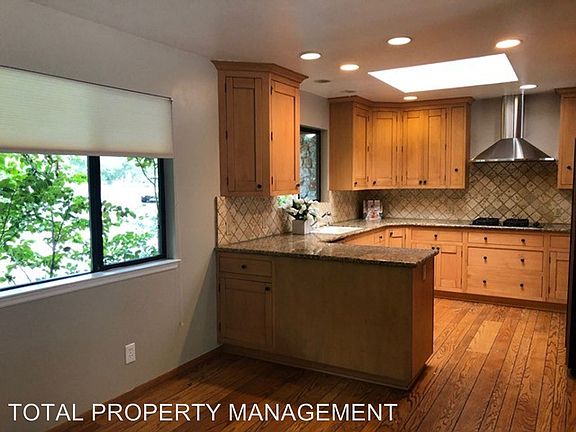 5th image of 16320 Oakhurst Dr