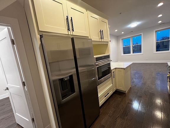 3rd image of 4819 Main St #202