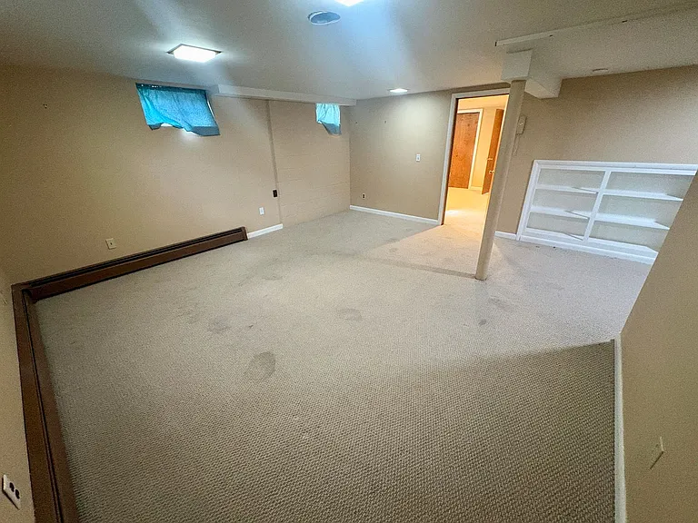 106 Burlington Ave — Photo 25
