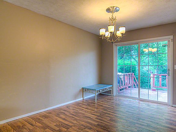 5th image of 11703 Laura Ave