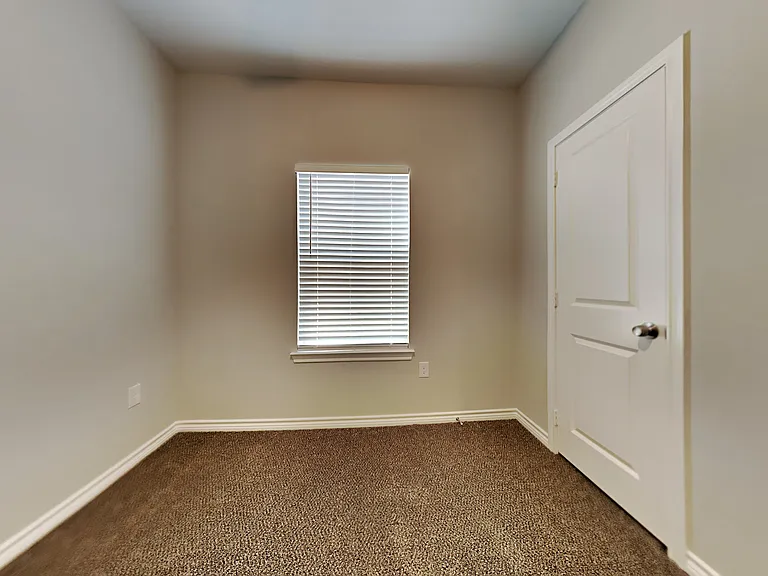 16855 Balmoral — Photo 10