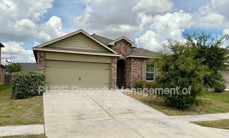 4 bed, 2.0 bath, 1989 sqft, $2,195 — Photo 2