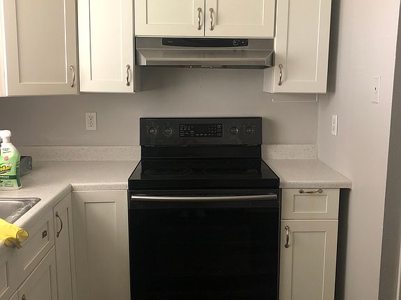 4th image of 7527 Lakeshore Dr #C