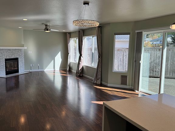 Family rm and Breakfast area