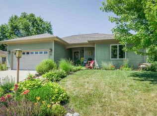 111 Crestview Dr, West Branch, IA 52358