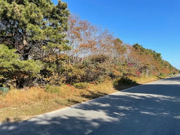 1 Daffodil Ln, Nantucket, MA 02554