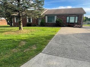 1516 Camelot Dr, Henderson, KY 42420