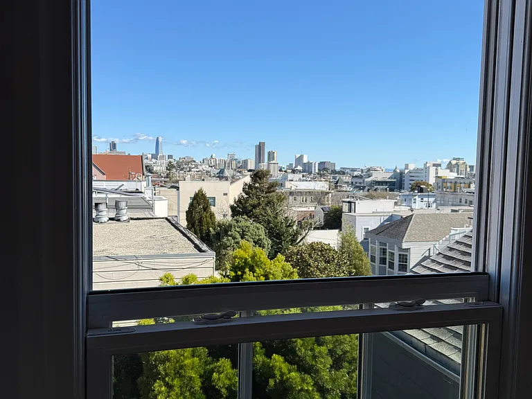 Windows open from top and bottom. Enhances the view and open feeling.