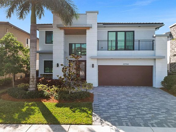 4th image of 10790 Pacifica Way