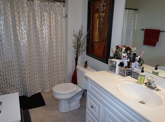 4th image of 3201 Stonecreek Dr APT 4