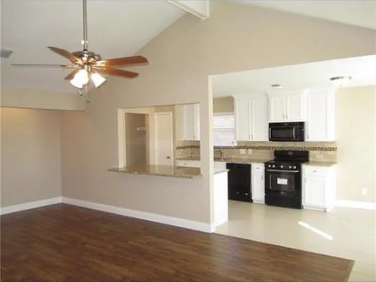 7059 S Meadow Dr E — Photo 2