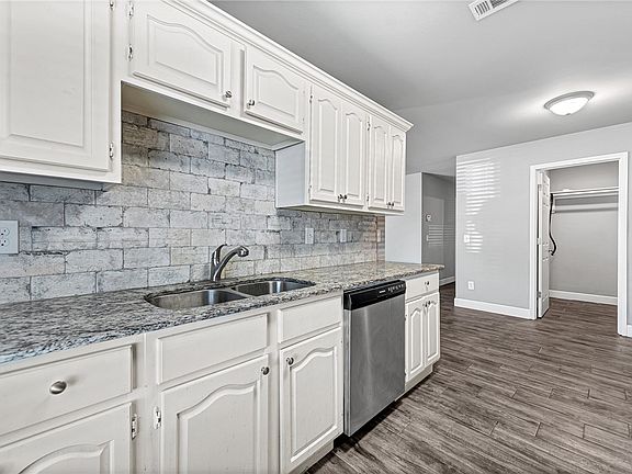 3rd image of 2514 W Ash St