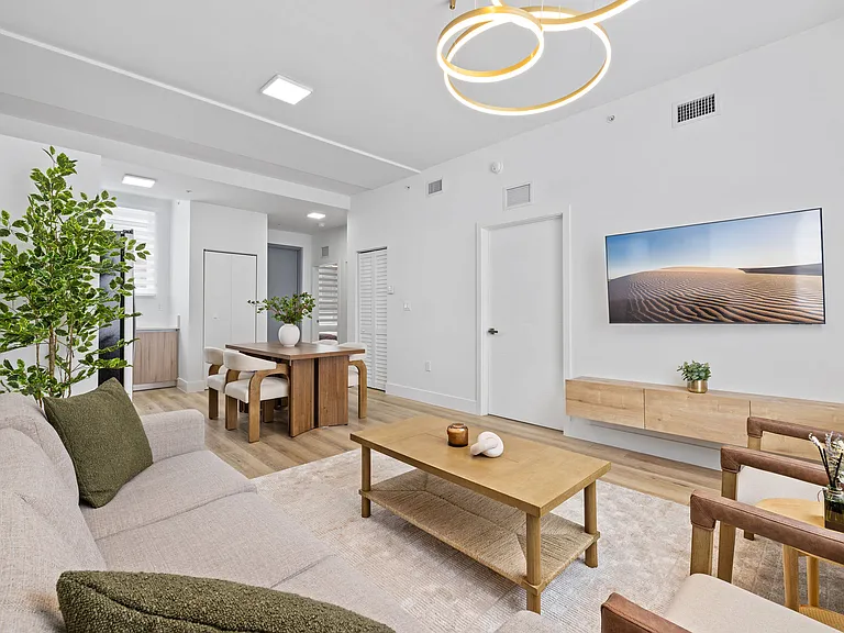 1542 NW 2nd St #209 — Photo 4