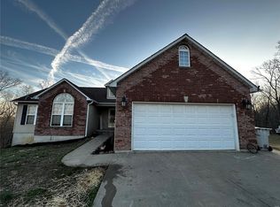 1937 Black Oak Dr, Farmington, MO 63640