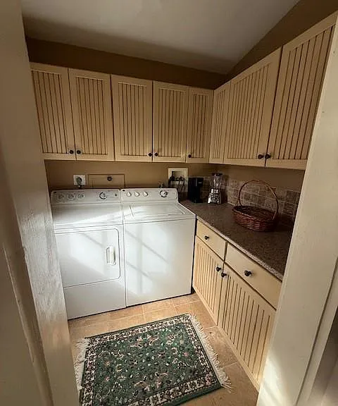 225 Christian Ave — Photo 18