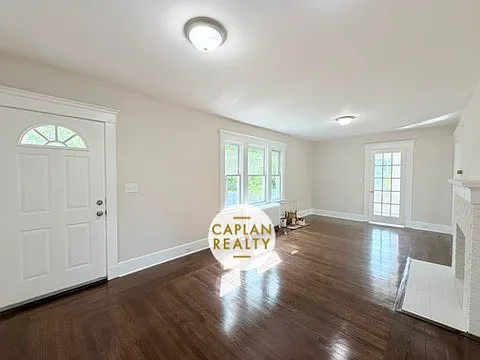 150 Crescent St — Photo 4