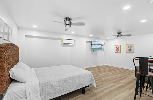 115 E Dolphin St — Photo 21