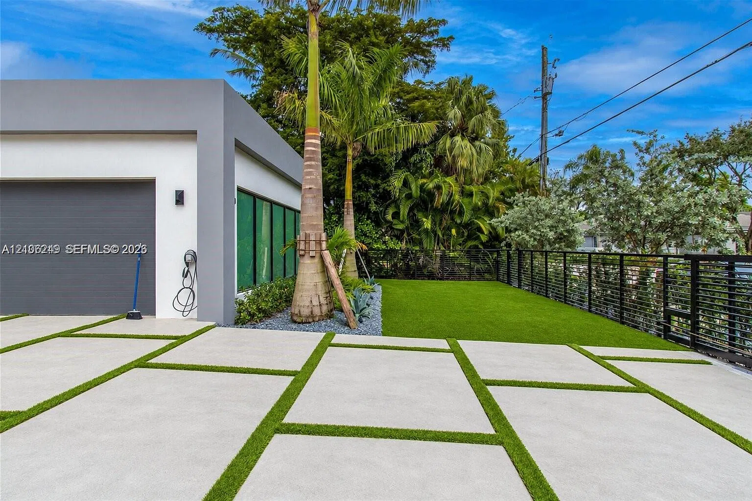 5 bed, 6.5 bath, 6040 sqft, $35,000 — Photo 4